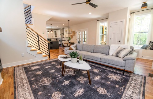 Southwest Raleigh Casa | 2 Kings, 2 Queens, 3.5 baths, Bonus Room - 2 mins from PNC Arena & Carter-Finley