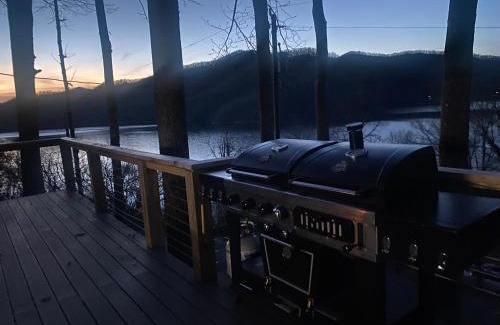 Topton Casa | 2 Lake Front Cabins 1 price Pet Friendly Cabins Game Room Hot Tub