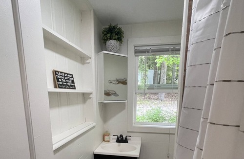 Hillsboro Cabaña | 2 lakefront cottages on Franklin Pierce Lake