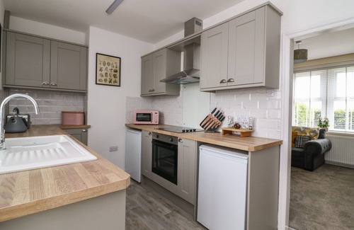 Arnold Casa | 2 LANE END COTTAGES in Coniston, East Riding Of Yorkshire
