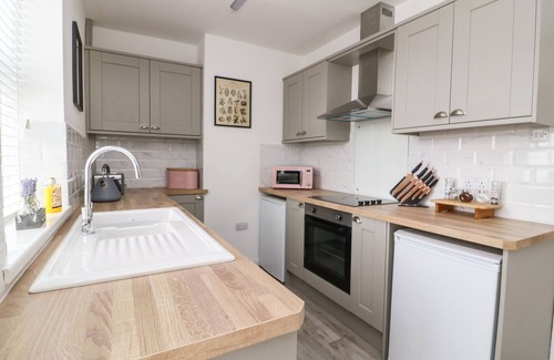 Arnold Casa | 2 LANE END COTTAGES in Coniston, East Riding Of Yorkshire