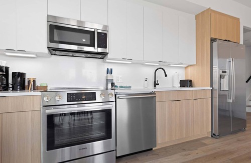 Truxton Circle Apartamento | 2-Level 2BR + Terrace /Near METRO + Union Market