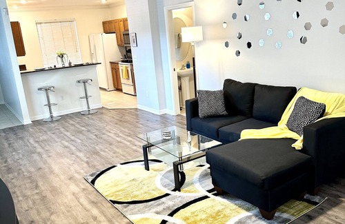 Port Tampa City Casa | 2 Level Home Central