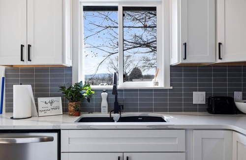 Pasco Casa | 2 Living Spaces, Close to HAPO Center, Airport, River, and Park