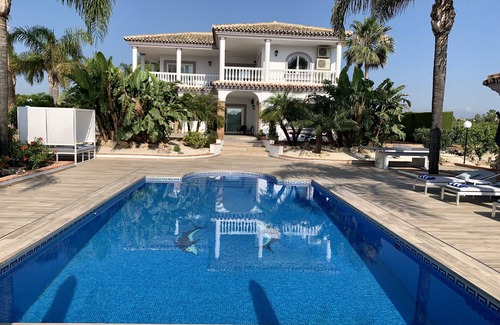Alhaurín el Grande Casa | 2 luxury adjoining villas with 2 pools, in 2 acres of countryside (7BR, 7BA)
