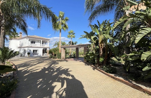 Alhaurín el Grande Casa | 2 luxury adjoining villas with 2 pools, in 2 acres of countryside (7BR, 7BA)