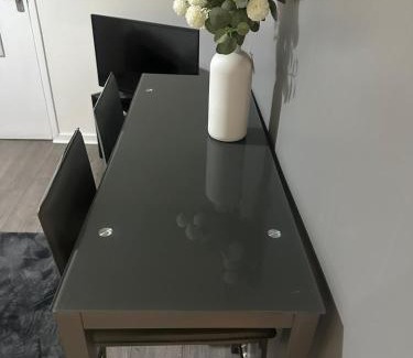 Basildon Casa | 2 Luxury Interconnecting Twin Rooms-Shared Space