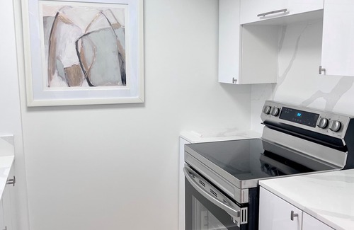 Downtown Toronto Condominio | 2-Lvl, 2-Bdrm, Furnished Penthouse Condo