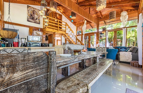 Jacó Villa | 2 Magical Tropical Villas with Pool 5 min from Jaco Beach, up to 23 guests