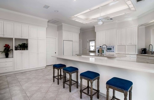 Lakeway Casa | ¡Cotizada recientemente! CasaAzul: 2 Master Suites, Porche envolvente, Sun Room, Retiro privado Mins to Lake!