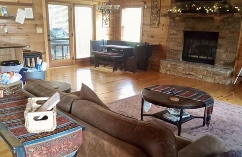 Spencer Cabina | Sherman Chalet, UPSCALE 2BD / 2BA en Fall Creek Falls