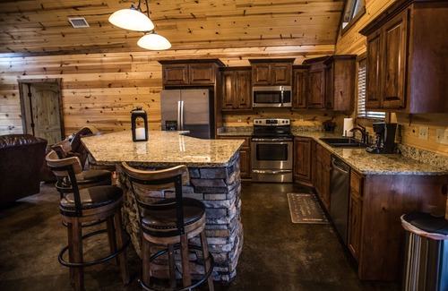 Hochatown Cabina | 2 Master Suites W Camas / extra. Ideal para 2 parejas que desean una cabina de lujo