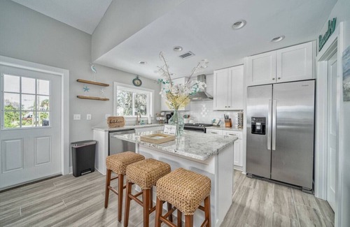 Vilano Beach Casa | 2 Mermaids Seaside Retreat for 8