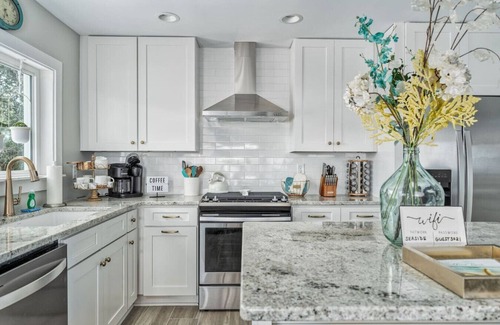 Vilano Beach Casa | 2 Mermaids Seaside Retreat for 8