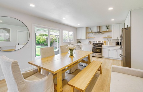 Via Marina Casa | 2 Mi to Beach: Pet-Friendly Oxnard Home w/ Yard