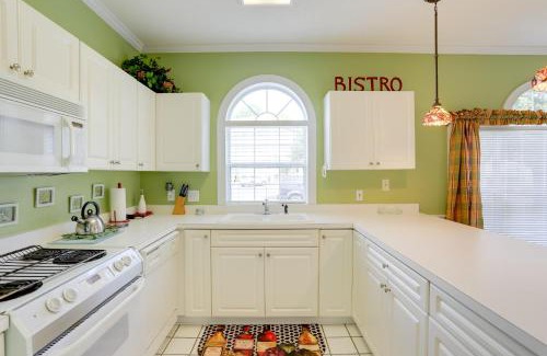Central Myrtle Beach Apartamento | 2 Mi to Broadway at the Beach Myrtle Beach Condo