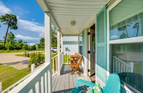 Carrabelle Casa | 2 Mi to Carrabelle Beach Home with Yard and Porch