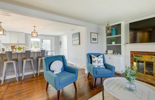 Hyannis Casa | 2 Mi to Craigville Beach Hyannis Home with Deck