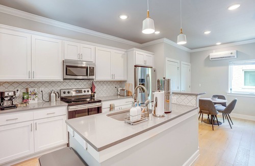 Northside Casa | 2 Mi to Downtown: Chattanooga Townhome w/Grill!