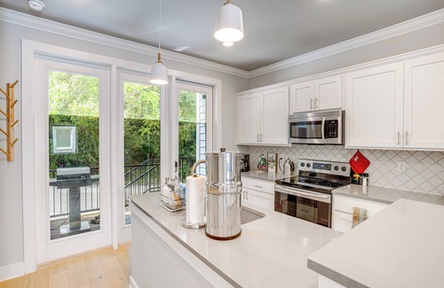 Northside Casa | 2 Mi to Downtown: Chattanooga Townhome w/Grill!