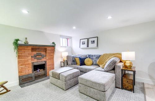 City Park Apartamento | 2 Mi to Downtown Denver Stylish Gem with Fireplace!