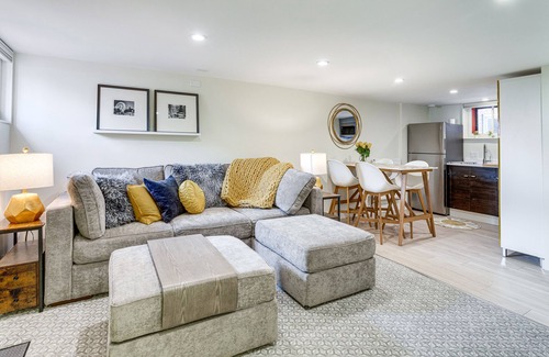 City Park Apartamento | 2 Mi to Downtown Denver: Stylish Gem w/ Fireplace!