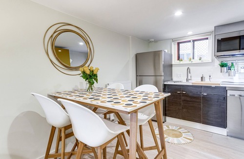 City Park Apartamento | 2 Mi to Downtown Denver: Stylish Gem w/ Fireplace!