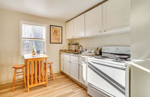 Harrison Apartamento | 2 Mi to Downtown: Pet-Friendly Minneapolis Apt!