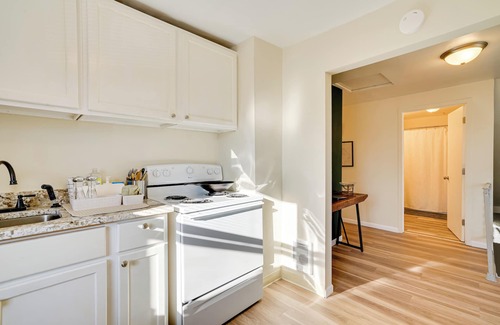 Harrison Apartamento | 2 Mi to Downtown: Pet-Friendly Minneapolis Apt!