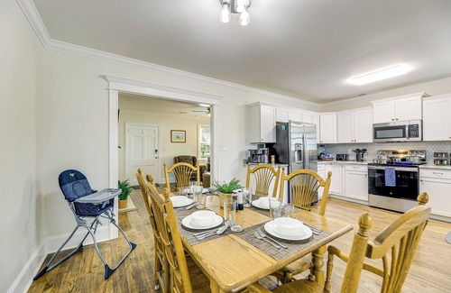 New Bern Casa | 2 Mi to Downtown: Pet-Friendly Home in New Bern!