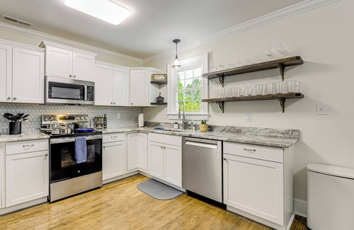 New Bern Casa | 2 Mi to Downtown: Pet-Friendly Home in New Bern!