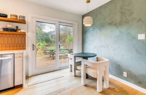 Rosewood Casa | 2 Mi to Dtwn: Austin Getaway w/ Natural Pool