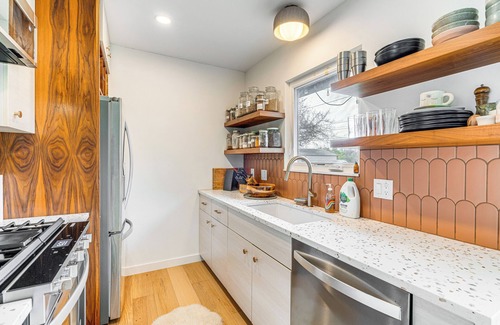Rosewood Casa | 2 Mi to Dtwn: Austin Getaway w/ Natural Pool