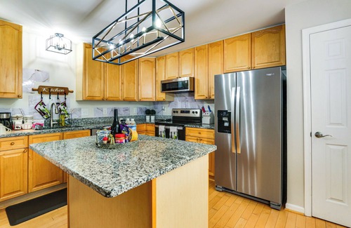 Hagerstown Casa | < 2 Mi to Dtwn Hagerstown: Townhome w/Fireplace