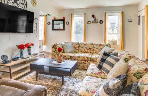 Harambee Casa | 2 Mi to Dtwn Milwaukee Family Home with Yard