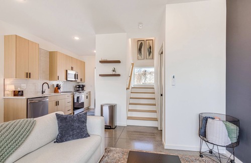 Parkridge Casa | < 2 Mi to Dtwn: Modern Townhome in Knoxville