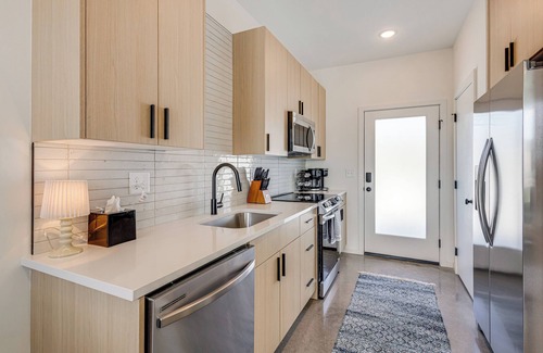 Parkridge Casa | < 2 Mi to Dtwn: Modern Townhome in Knoxville