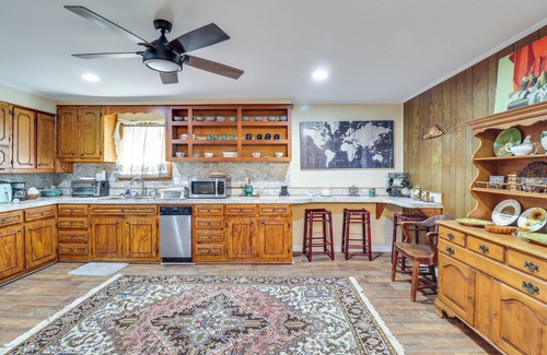 Natchez Casa | 2 Mi to Dtwn Natchez: Cozy Home w/ Yard & Patio!