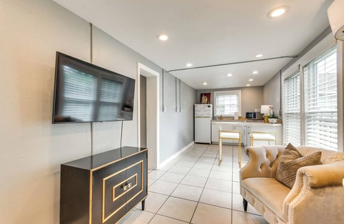 East Hill Apartamento | 2 Mi to Dtwn Pensacola: Dog-Friendly Apartment