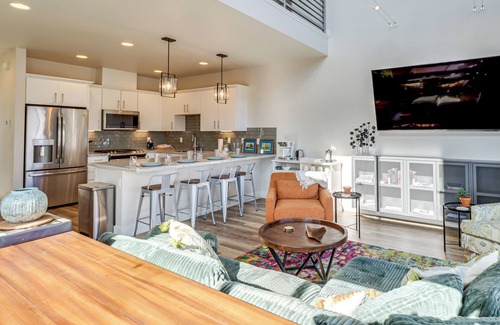 Old Southwest Casa | < 2 Mi to Dtwn Reno: Luxe MidTown Gem w/ Patio