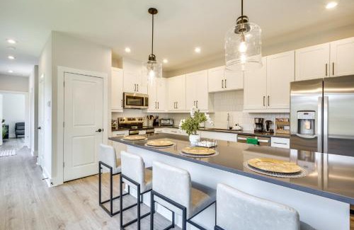 Durham Casa | 2 Mi to Duke and 3 Mi to Downtown Durham Townhome