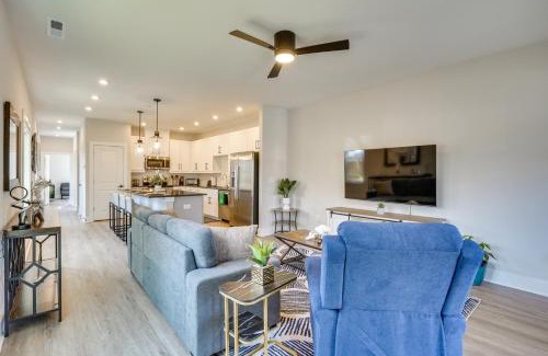 Durham Casa | 2 Mi to Duke and 3 Mi to Downtown Durham Townhome