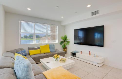 Terra Lago Casa | 2 Mi to Fantasy Springs Casino Lakefront Retreat!