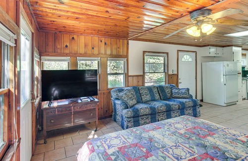 Lake Whitney Cabaña | 2 Mi to Fishing on Lake Whitney: Cottage w/Deck