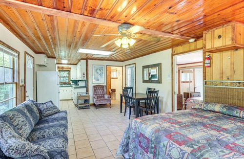 Lake Whitney Cabaña | 2 Mi to Fishing on Lake Whitney: Cottage w/Deck