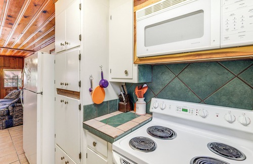 Lake Whitney Cabaña | 2 Mi to Fishing on Lake Whitney: Cottage w/Deck