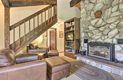 Grand Lake Casa | 2 Mi to Grand Lake Cabin with Fireplace and Library!