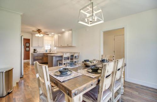 Grove Casa | 2 Mi to Grand Lake Grove Home with Fenced-In Yard