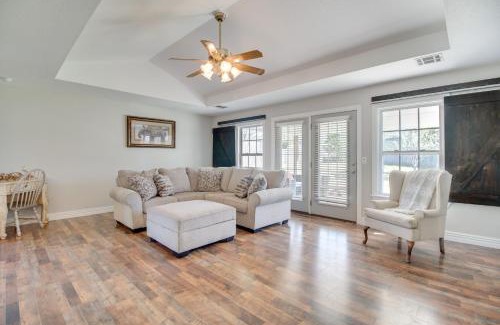Grove Casa | 2 Mi to Grand Lake Grove Home with Fenced-In Yard