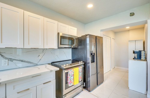 Miami Gardens Casa | 2 Mi to Hard Rock Stadium: Home w/ Spacious Yard